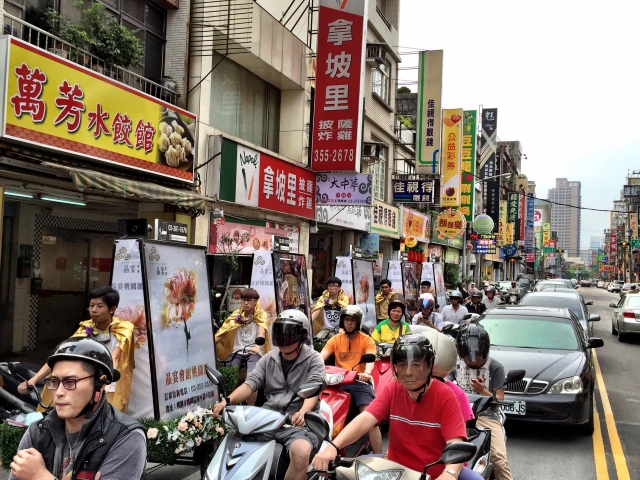 三輪行動廣告燈箱